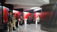 Patung-patung berseragam terntara Indonesia, tentara Jepang, dan tentara Belanda. Koleksi benda di museum ini sebagaian besar merupakan benda asli yang sebagiannya masih disimpan di ruangan khusus karena masih mengandung bercak darah.