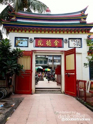 Merah Meriah di Kawasan Petak Sembilan