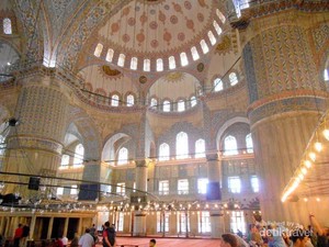 Merasakan Nyamannya Masjid Biru di Istanbul