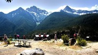 Titik pengamatan (overlook) Diablo di North Cascade NP yang didesain sedemikian rupa sehingga pengunjung bisa istirahat dan makan siang sembari melihat keindahan alam.