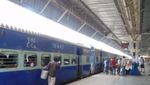 Merasakan Sensasi Naik Kereta Api di India