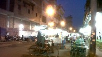 Kawasan Jalan Semarang yang menjual makanan ekstrem itu.