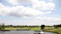 Danau dan yacht kecil menambah kemewahan Rancho (Ichsan/detikHot)