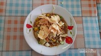 Seporsi mie Belitung diatas meja