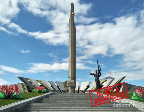 Museum Great Patriotic War. Jika kamu perhatikan, kamu bisa menemukan bendera Soviet yang masih berkibar di puncaknya