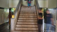 Tangga dibagian dalam Gedung Juang 45