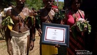 Tari Wala, salah satu tari dari suku Matbat yang mendiami pulau Misool, tari Wala sudah ditetapkan sebagai tari budaya nasional
