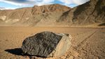 Misteri Batu yang Berjalan Sendiri di Death Valley