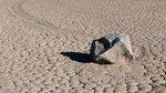 Misteri Batu yang Berjalan Sendiri di Death Valley