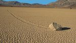 Misteri Batu yang Berjalan Sendiri di Death Valley