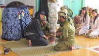 Penarinya diikat sekujur tubuh (Fitraya/detikTravel)