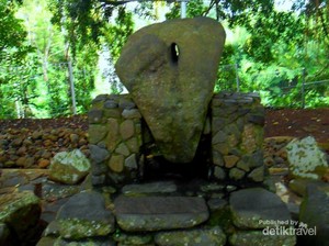 Mitos Batikam di Sumbar, Batu yang Ditikam Keris