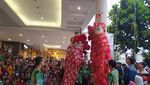 Momen Atraksi Barongsai Dinding Pertama di Indonesia