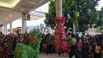 Momen Atraksi Barongsai Dinding Pertama di Indonesia