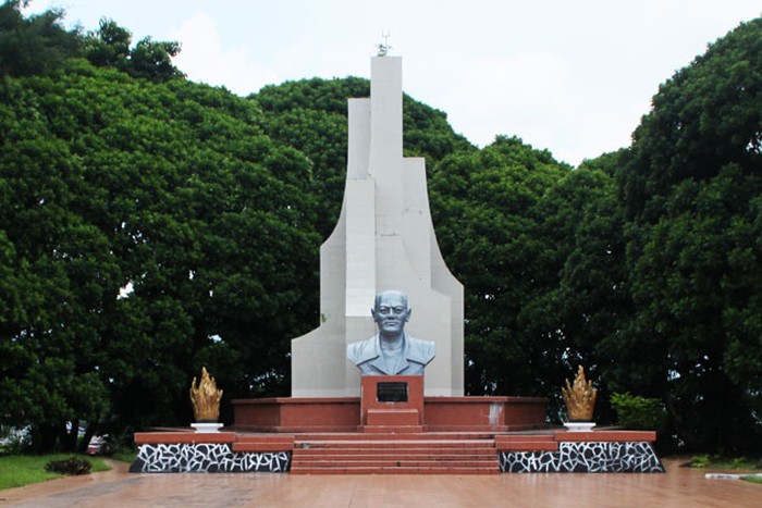 Monumen dan Makam Sam Ratulangi