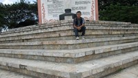 Saya berfoto di Monumen Tengku Amir Hamzah