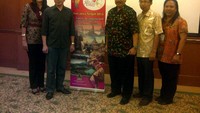 Budiyanto dan rekan saat media gathering di Grand Sahid, Jumat malam (dok.putri)