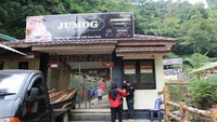Pintu masuk air terjun jumog pintu belakang.
