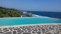 Kolam laut seolah berbatasan dengan samudera