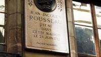 Plakat yang menempel di dinding luar museum Rousseau