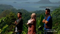 Berfoto bareng teman-teman