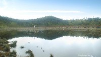 Jika dilihat dari bawah nampak lebih luas, dan sekilas mirip Ranu Kumbolo.