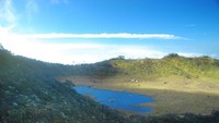 Tlogo Kuning yang terlihat dari puncak Hargo Dumilah.