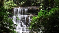 Curug Country dari sisi sebelah kanan dan atas