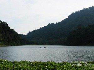 Mungkin Ini Fish Spa Paling Keren di Indonesia