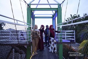 Mungkin Ini Jembatan Gantung Terpanjang di Tengah Kota