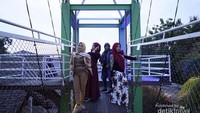 Jembatan gantung Taman Bukit Mesra di tengah Kota Samarinda