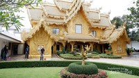 Toilet di White Temple yang Unik