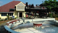Lokomotif depan Museum Timah Indonesia