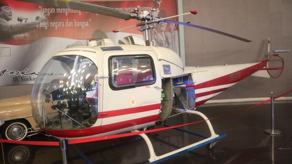 Helikopter Bell 47 J yang pernah digunakan sebagai helikopter kepresidenan