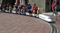 Miniatur kereta yang bisa dinaiki di Hamasen Museum