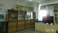 Ruang kantor dengan arsip perkeretaapian Taiwan