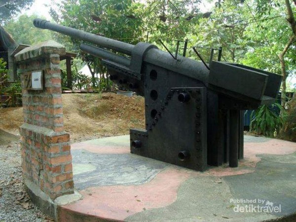 Salah satu senjata peninggalan yang ada di museum perang Penang.