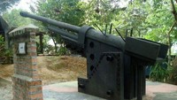 Salah satu senjata peninggalan yang ada di museum perang Penang.