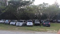 rela parkir di pelabuhan