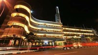 Hotel Savoy Homann pada malam hari (bandungparijsvanjava.blogspot.com)