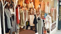 Beberapa toko yang menawarkan aneka macam fashion (cavaan.blogspot.com)