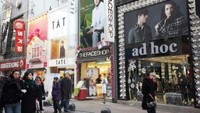 Beberapa turis di sekitar jalan Myeongdong (english.visitkorea.or.kr)