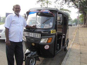 Naik Bajaj di Colombo, Ngacirrr...!