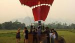Naik Balon Udara di Laos, Bikin Merem Melek!