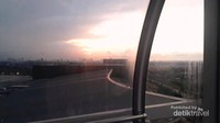 Matahari terbenam yang indah dari atas ketinggian