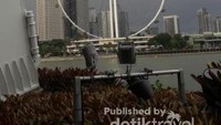 Foto Singapore Flyer diambil dari area Garden By The Bay