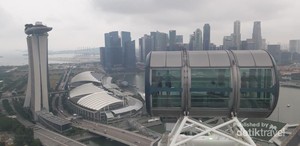 Naik Bianglala Terbesar Sedunia di Singapura