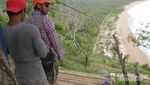 Naik Flying Fox 400 Meter di Pacitan, Berani?