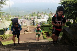 Naik Gunung Lawu dari Candi Cetho, Banyak Pemandangan Cantik