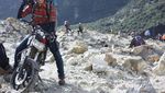 Naik Gunung Papandayan Pakai Motor, Seru Maksimal!